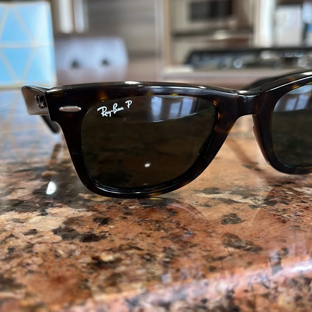 Women’s Wayfarer Ray Ban Polarized Sunglasses - Picture 6 of 9